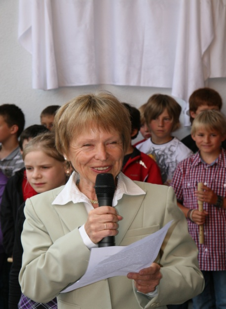 Begrüßung durch Schulleiterin Frau Holzhauer beim Schulfest