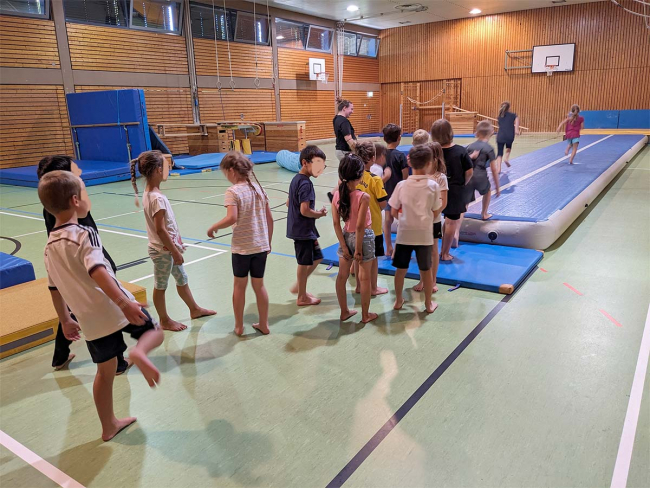 Unsere Schülerinnen und Schüler bei der Kooperation mit dem Turnverein